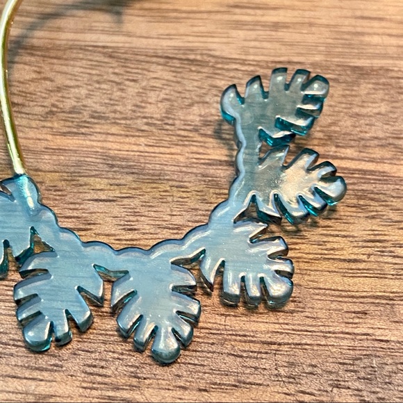 Leaf Earrings Green - Picture 4 of 6